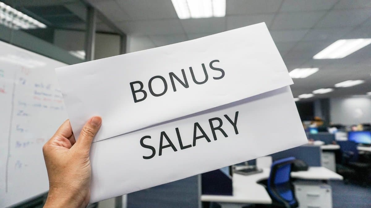IT firm Infosys to give bonuses to its employees gnr
