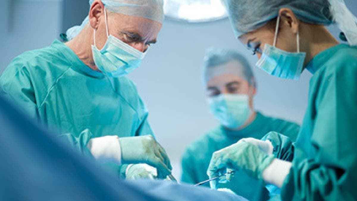 Why Doctors Wear Green Clothes While Performing Surgery gnr
