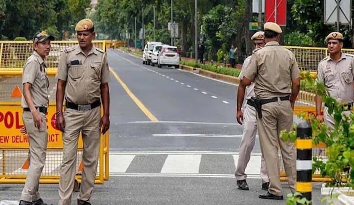 Delhi: দিল্লির চার হাসপাতালে বোমা হুমকি, তদন্তে পুলিশ
