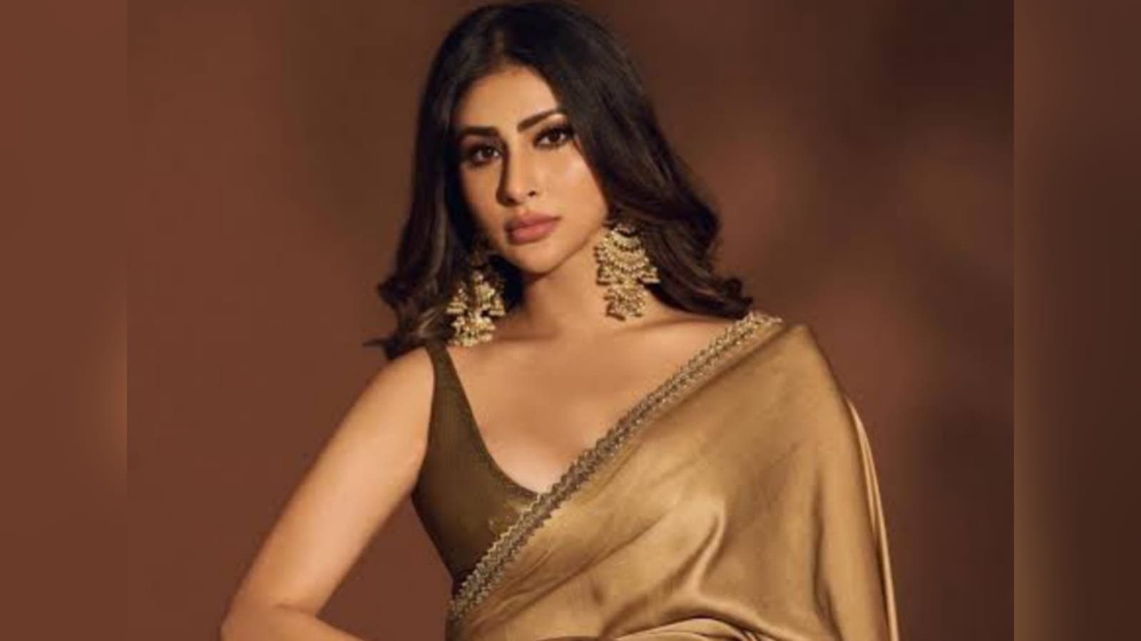 bollywood actress Mouni Roy announced her next horror comedy movie with Sanjay Dutt ent