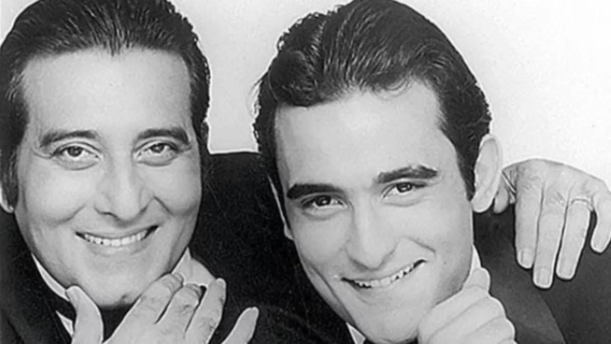 Akshaye Khanna Reveals Heartfelt Reason Behind Never Working With Father Vinod Khanna Again