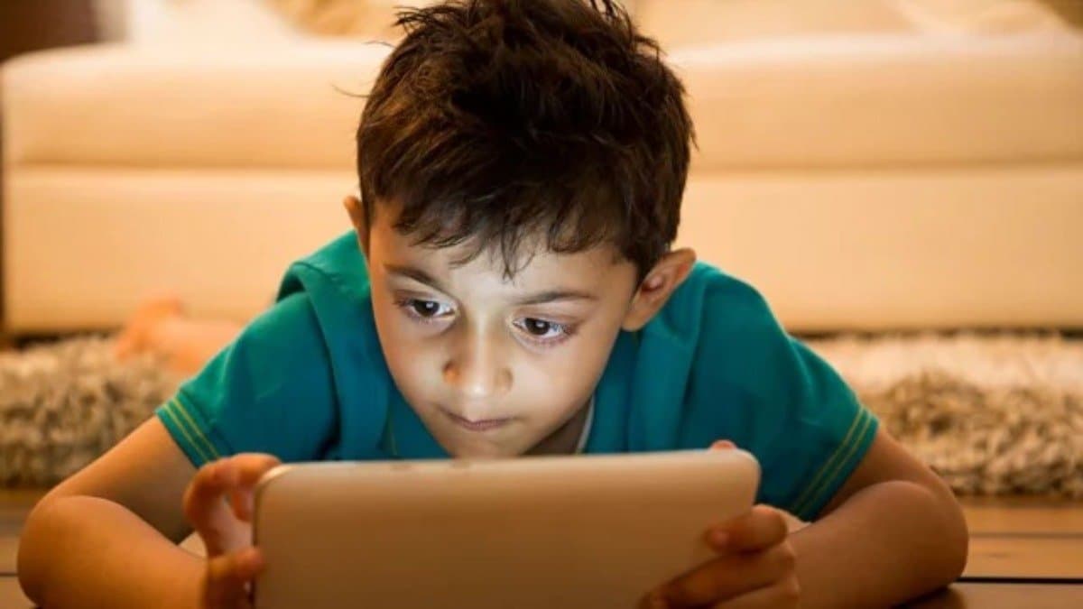 Be alert if you seeing these actions in your child s behavior due to watching mobile