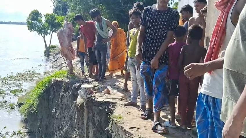 hundreds of villages may be washed away due to river erosion in Samserganj  gnr 