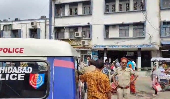 Chaos in murshidabad medical college after child death
