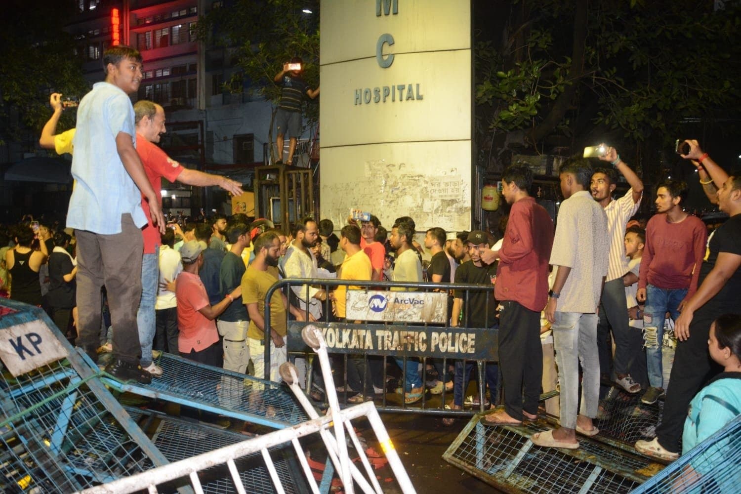 RG Kar A 12 hour Bangla Bandh was called on Friday
