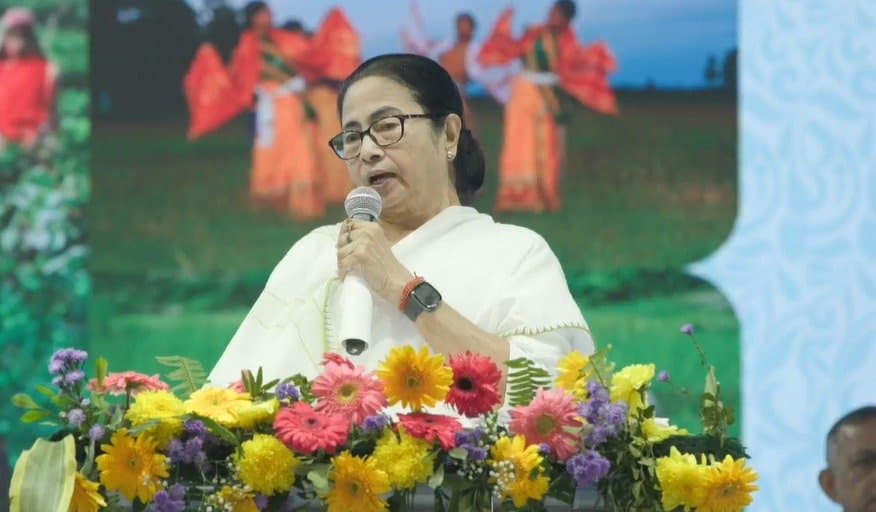 Mamata Banerjee: বন্ধ চা-বাগান অধিগ্রহণ করবে সরকার, জলপাইগুড়ি থেকে জানালেন মমতা