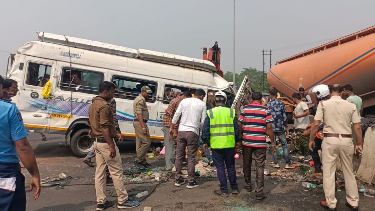 Maha Kumbh Mela 2025: car accident in burdwan returning from maha kumbh gnr 