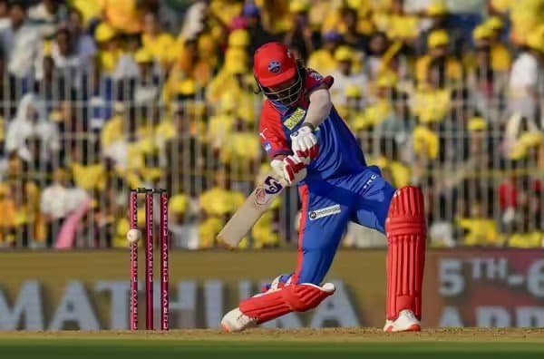 What is preventing a KL Rahul move from Delhi Capitals to Kolkata Knight Riders?