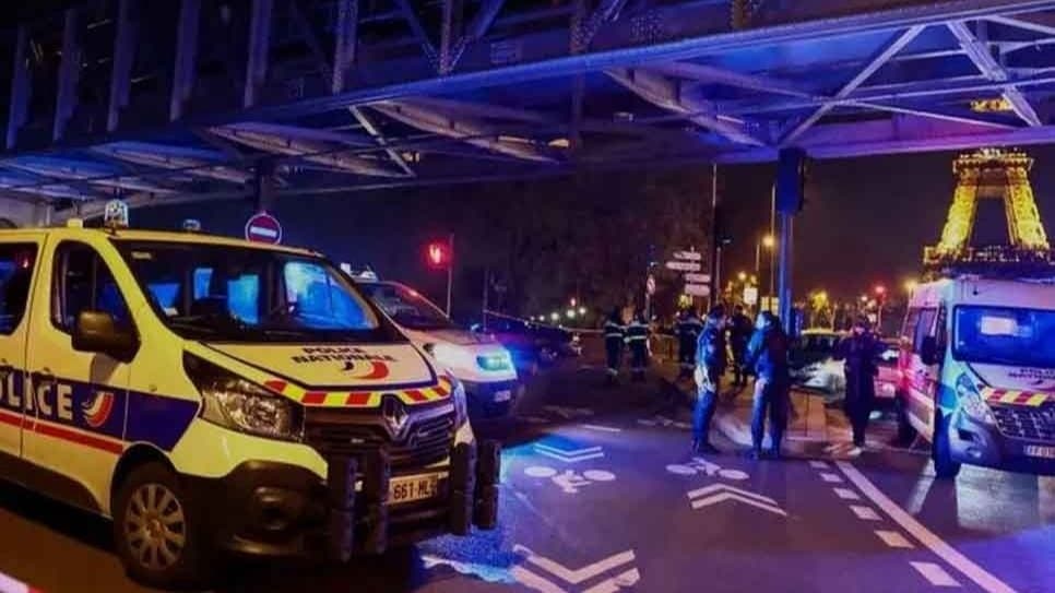 One Dead, Two Injured After Man Attacks Tourists Near Paris Eiffel Tower 