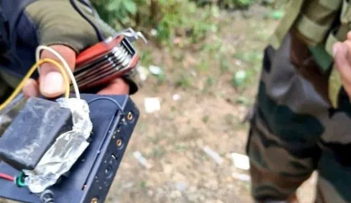 BOMB: মনিপুরের রাস্তা থেকে তিনটি বোমাকে নিষ্ক্রিয় করল সেনাবাহিনী