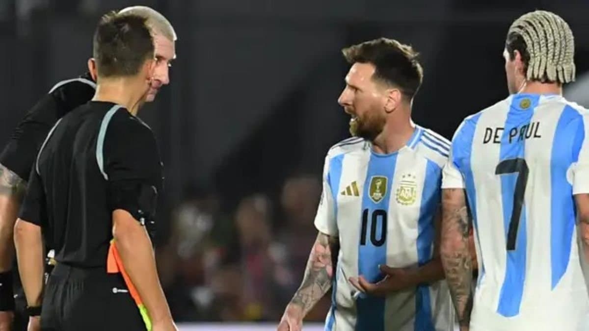 Lionel Messi confronted Brazilian referee Daronco spt 