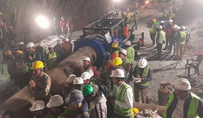 Uttarakhand: ১২০ ঘন্টা সুড়ঙ্গে আটকে শ্রমিকরা, কেমন আছেন তাঁরা? 