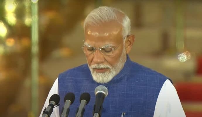 Narendra Modi: তৃতীয়বারের জন্য ভারতের প্রধানমন্ত্রী হিসেবে শপথ নিলেন নরেন্দ্র মোদি