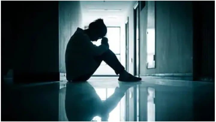 Lifestyle: আনন্দ করতে দ্বিধা করেন? সমীক্ষা বলছে চেরোফোবিয়া! এর উপসর্গগুলো জানেন?