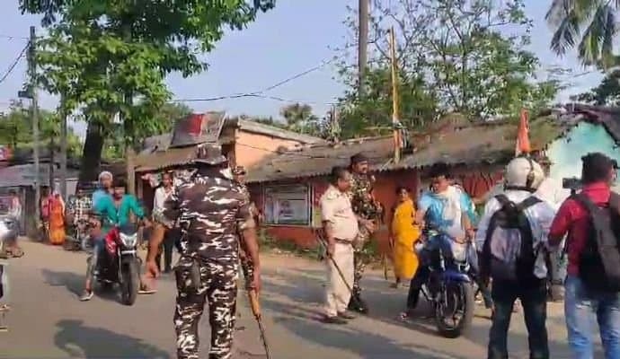 Election: ‌দিলীপের গাড়ি লক্ষ্য করে ছোড়া হল ইট, ভাঙল কাঁচ, জখম নিরাপত্তার দায়িত্বে থাকা জওয়ান 