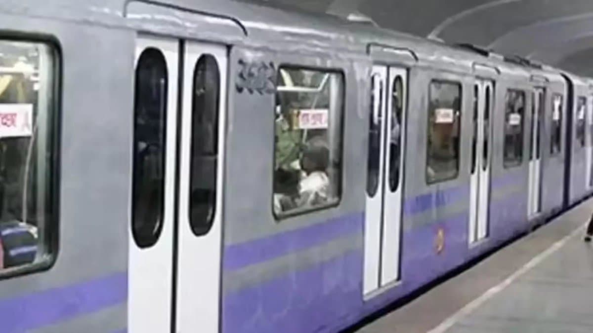 Kolkata metro services partly affected in blue line on thursday morning