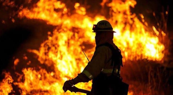 Fire at paschim Choubaga area in Kolkata