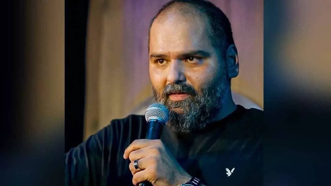 কুণালের ‘কুকুর’ টিশার্ট দেখে কেন ক্ষেপে গেল বিজেপি?