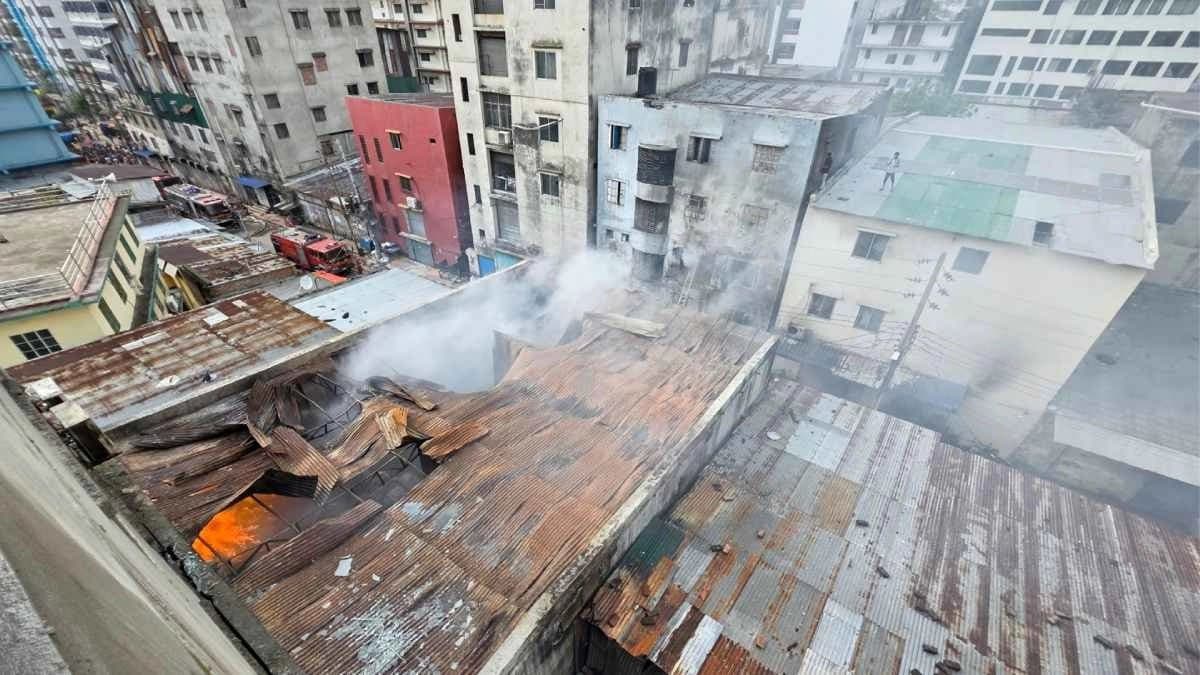  16 killed in Mirpur chemical warehouse fire