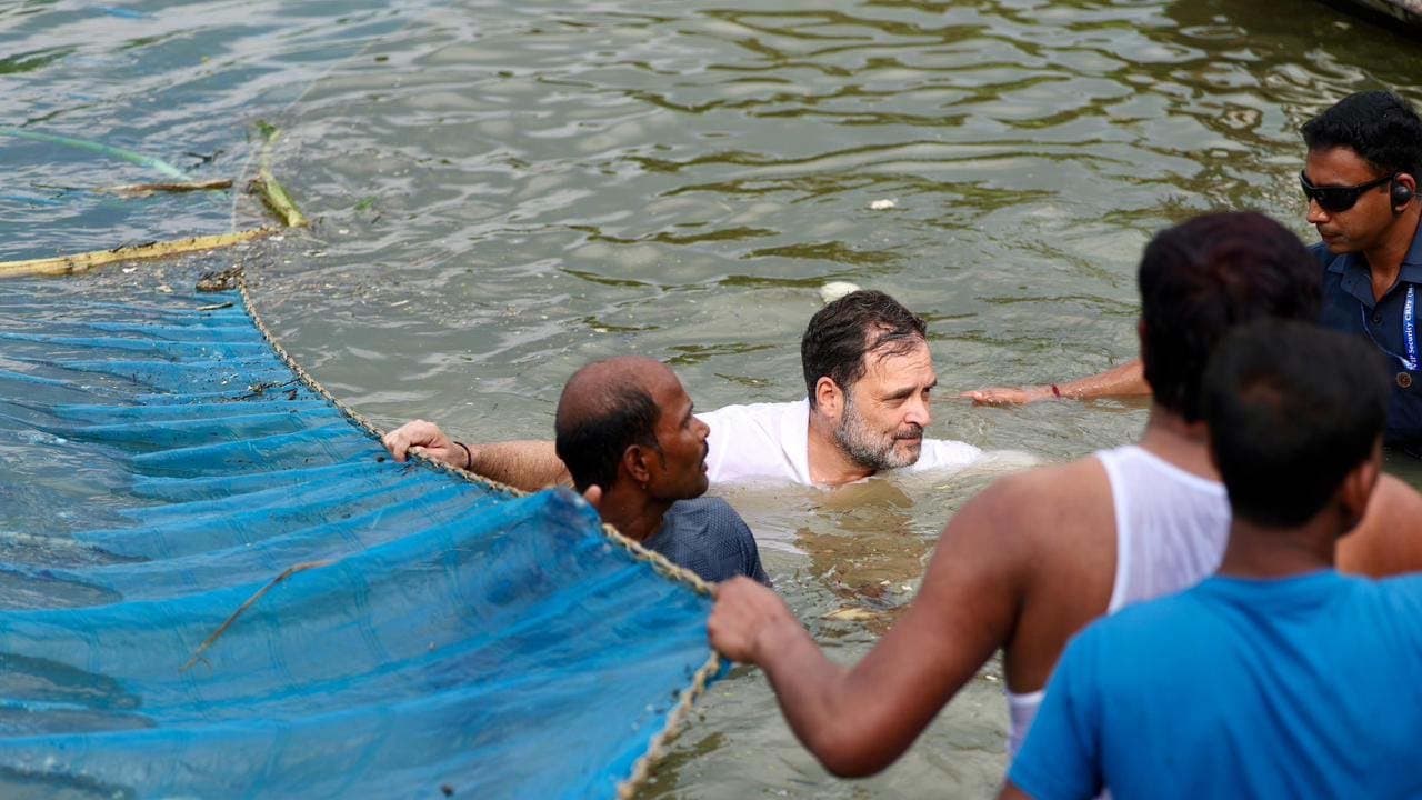 Congress leader Rahul Gandhi went down to the pond to fish after campaigning in Begusarai Bihar Assembly Election 2025 