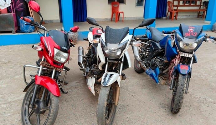Murshidabad: আন্তঃজেলা বাইক চুরি চক্রের পর্দা ফাঁস, উদ্ধার ৩টি চোরাই বাইক, ধৃত ১ 