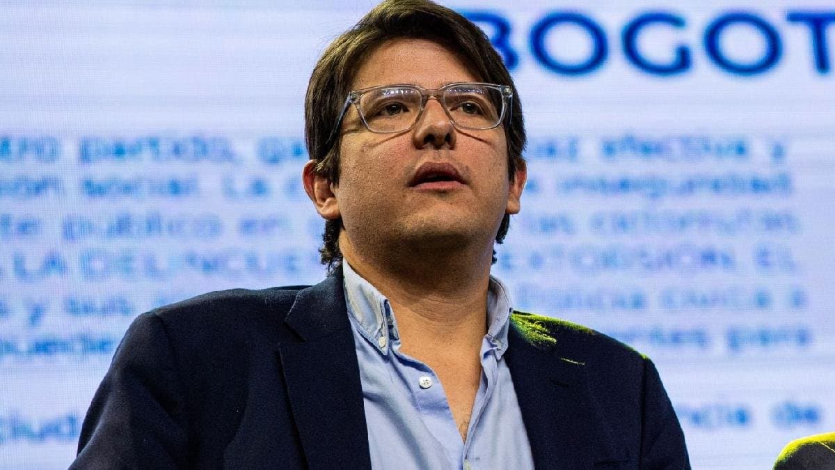 Colombian Presidential Candidate attacked During Rally watch incident Video