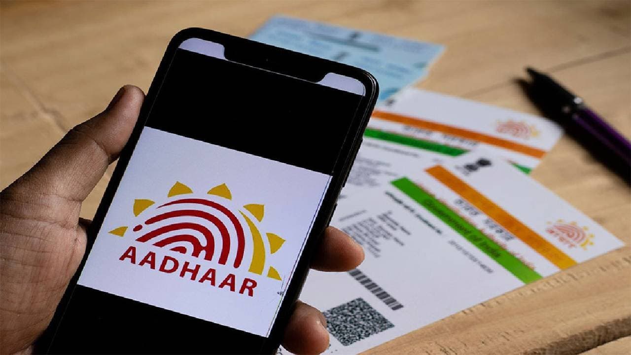 What changes can be made while updating Aadhaar card and how many times