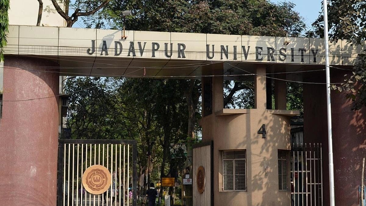 Student-body-found-at-jadavpur-university sources says filed-a-complaint