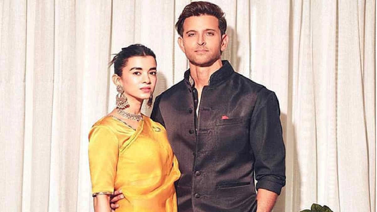 সাবার সঙ্গে সম্পর্কের চার বছর হতেই বড় ঘোষণা হৃতিকের! এয়ার ইন্ডিয়া সংস্থাকে কেন তোপ দাগলেন রবিনা?
