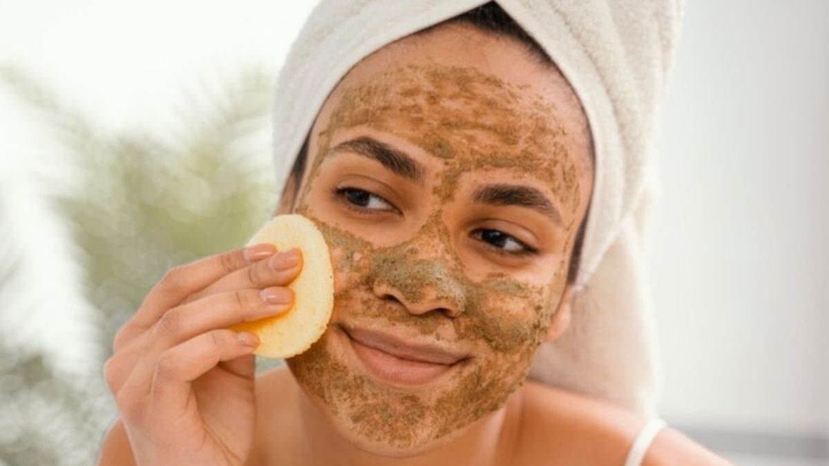 Mix aloe vera and potato to create home remedy DIY face pack
