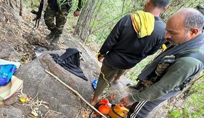 Maoist Killed: ছত্তিশগড়ে নিরাপত্তা বাহিনীর সঙ্গে গুলির লড়াইয়ে খতম পাঁচ মাওবাদী 