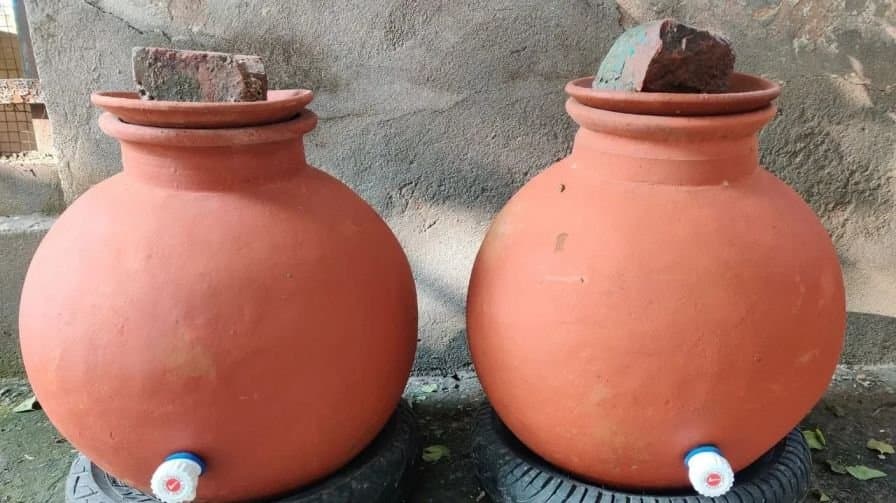 Are you drinking from earthen pot in summer then follow these easy tips to keep it clean and safe