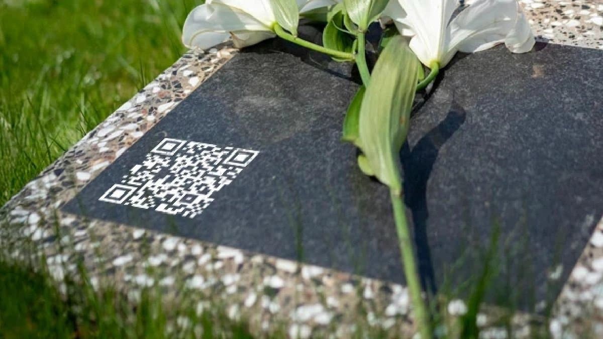 QR Code To Share Life Of The Departed Kerala Cemetery surprise people