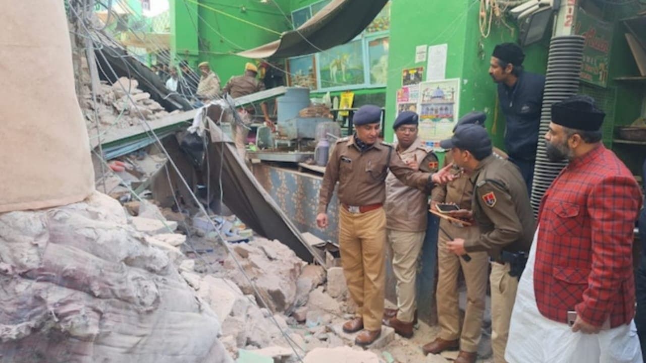 রাজস্থানের আজমেরে ভেঙে পড়ল বহুতল