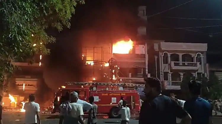 Delhi: ন্যায় বিচার চান সন্তান হারা বাবা মায়েরা