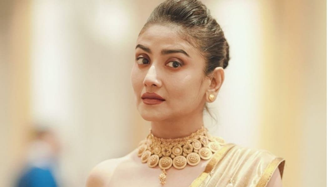 Breaking: নারী পাচারচক্রের সঙ্গে জড়ালেন দেবলীনা দত্ত? কোন 'ফাঁদ'-এ পা দিয়ে পাড়ি দেবেন মুম্বইয়ে!