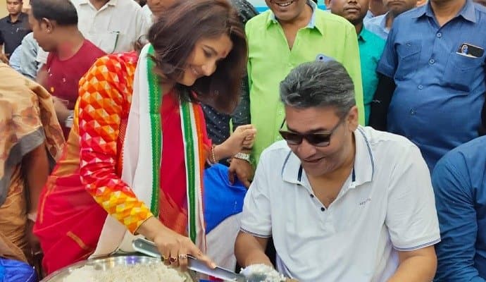 Hooghly: সাংসদ কো‌টার ১৭ কোটি টাকা কোথায় খরচ হয়েছে?‌ হুগলিতে প্রচারে এসে প্রশ্ন রচনার