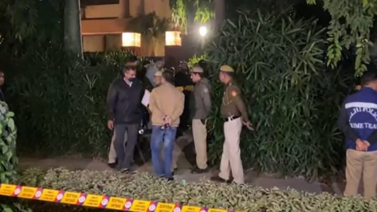Delhi: দিল্লিতে ইজরায়েল দূতাবাসের পিছনে 'বিস্ফোরণ', তদন্তে পুলিশ 