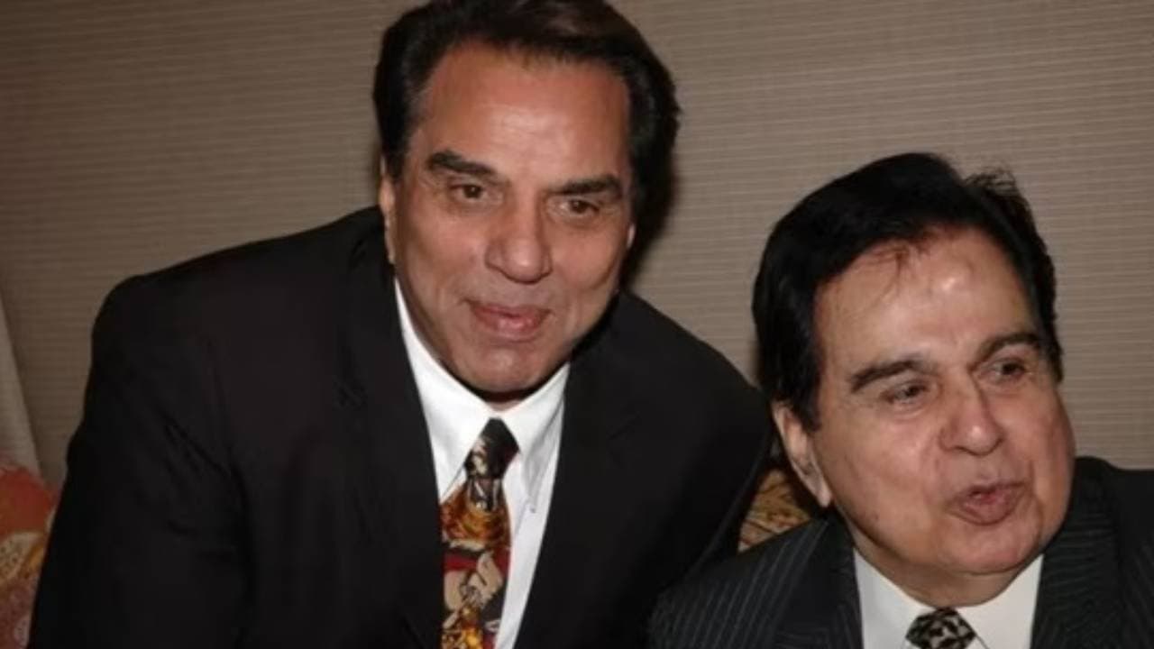 Dharmendra snuck into idol Dilip Kumar's home 6 years before his debut