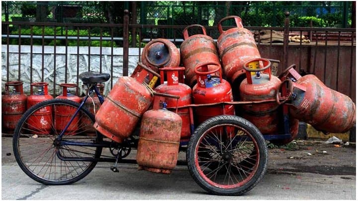 LPG Cylinder: ভোটের মুখে বাণিজ্যিক গ্যাস সিলিন্ডারের দাম কমল 