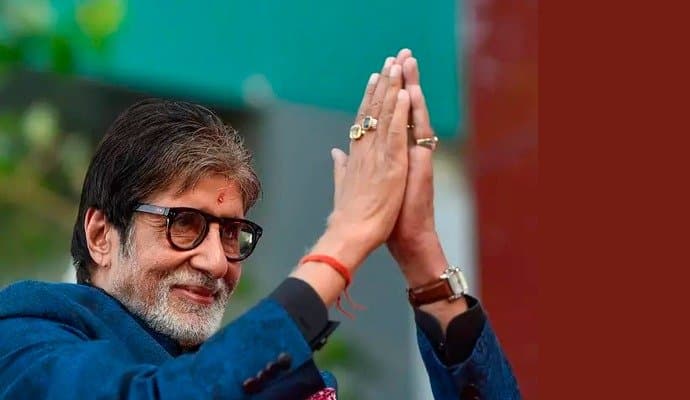 Amitabh Bachchan: 'জলসা'র বাইরে পোস্টার হাতে জমায়েত ! টুইটারে ভিডিও পোস্ট করে কী ইঙ্গিত দিলেন অমিতাভ বচ্চন?