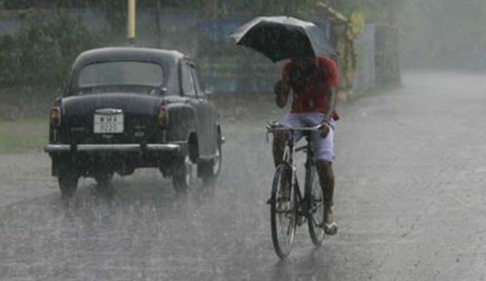 Weather Update: উত্তরবঙ্গে ভারি বৃষ্টির দাপট কমল, দক্ষিণবঙ্গে মৎস্যজীবীদের জন্য সতর্কতা জারি, দুর্ভোগ আর কতদিন? 