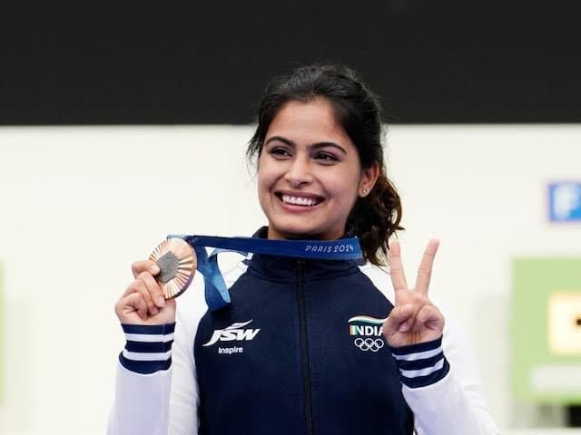 Olympic medalist Manu Bhaker dances to Kala Chashma song