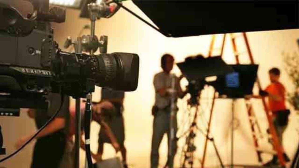 Feud between Director s guild and federation of Bengali film industry  latest update ENT 