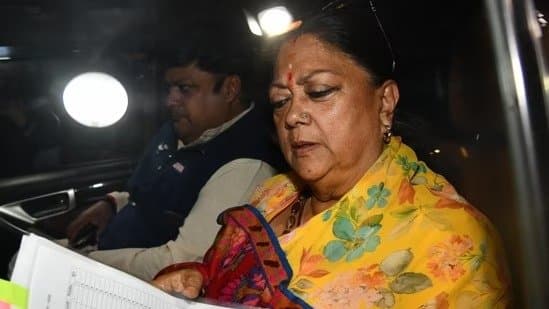 Vasundhara Raje: 'মুখ্যমন্ত্রী' নিয়ে জল্পনার মাঝেই বসুন্ধরার বাড়িতে বিজেপির বিধায়করা