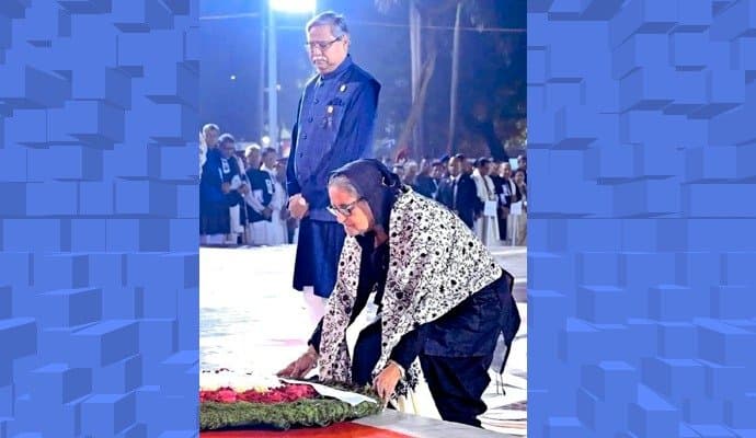 Shahid Minar: ‌‌ফুলে ফুলে ভরে উঠেছে শহিদ মিনার, ভাষা শহিদদের প্রতি রাষ্ট্রপতি ও প্রধানমন্ত্রীর শ্রদ্ধার্ঘ্য