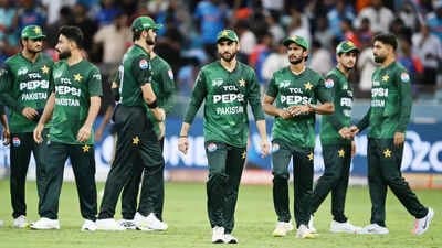 Mohammed Amir loses cool-supports young Pakistan side