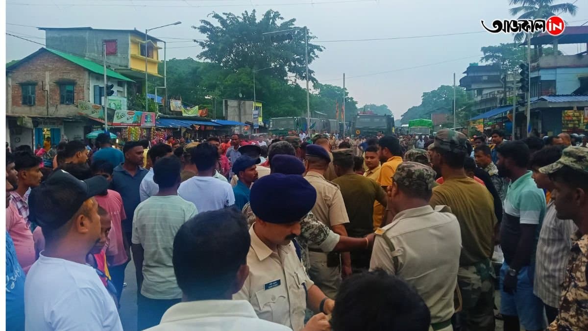 workers block the national road again, common people suffer during puja