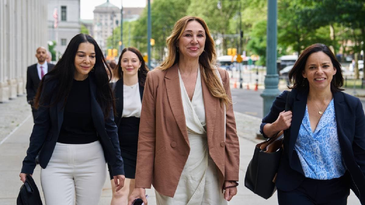 Boss ordered for physical intimacy and other sensual acts inside office