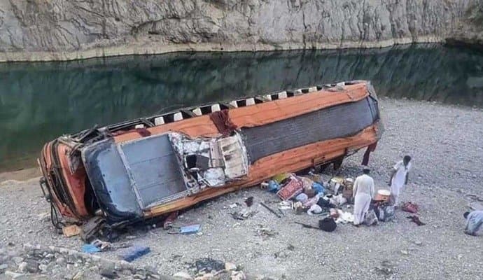 Iran: ইরানে নিয়ন্ত্রণ হারিয়ে উল্টে পড়ল যাত্রীবাহী বাস, মৃত পাকিস্তানের ৩৫ পুণ্যার্থী